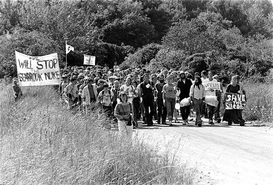 Nonviolent occupiers approach the construction site of the Seabrook nuclear plant, April 30, 1977. Unattributed photo found at https://josna.wordpress.com/tag/anti-nuclear-movement/